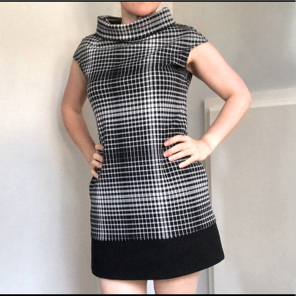 Express black & white dress